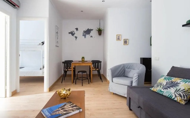 Lovely and Convenient Sagrada Familia Apartment