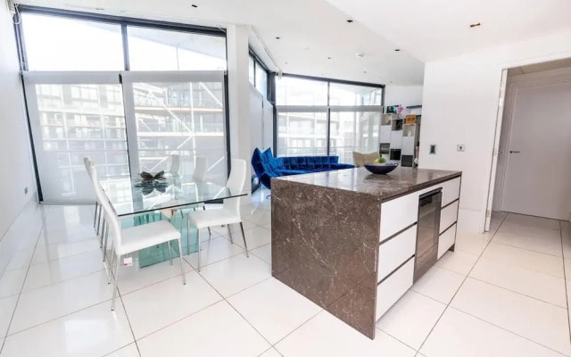 River Side View Luxury Penthouse Apartment