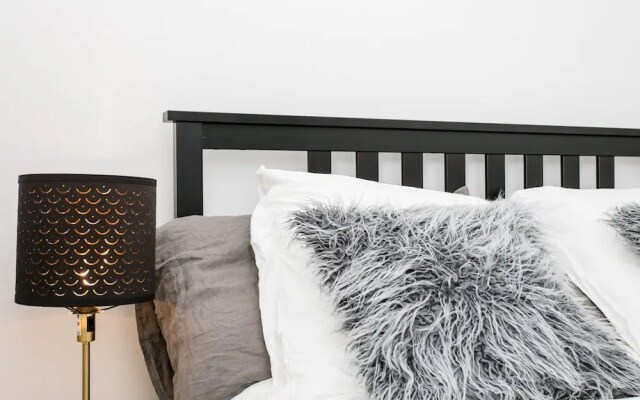 2 Bedroom Flat Accommodates 6 in Canonbury