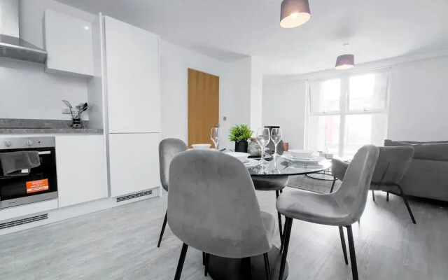 Cosy 2 Bedroom 2 Bath Apartment With Free Parking