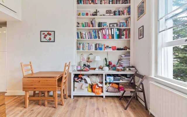 2 Bedroom Apartment in Kensington
