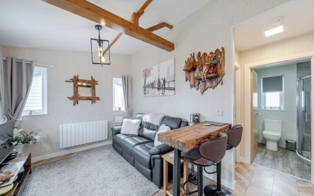 1 Bed Cabin - Sleeps 2 - Pets - 2 Min To Beach