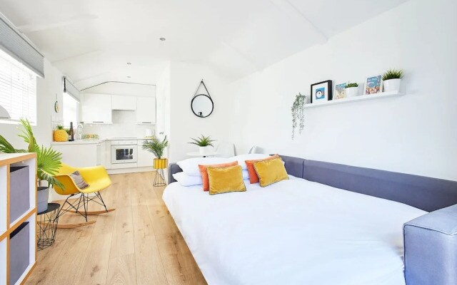 Host Stay Sunnyside Studio