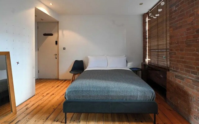 Characterful Double Bedroom in a Converted Warehouse Shoreditch