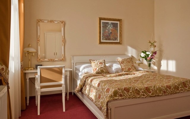 Alqush Downtown Hotel