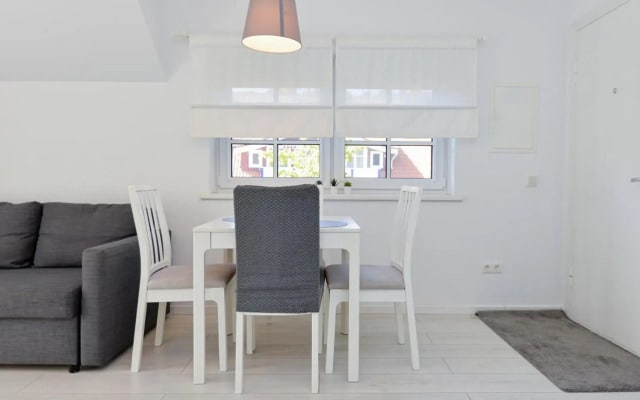 Apartment Amber White