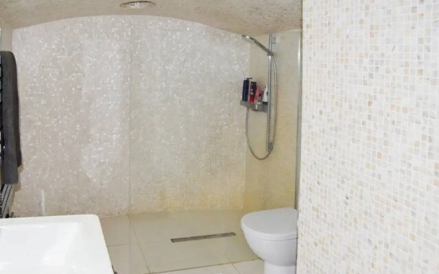 Well Located 1 Bedroom Flat In Sloane Square