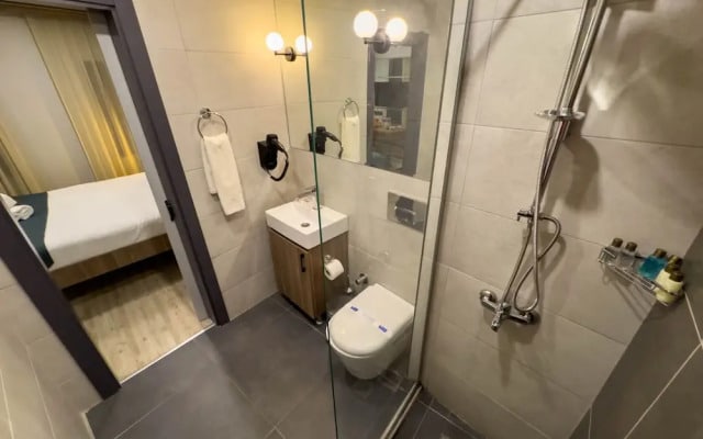 Zeno Suites Hotel