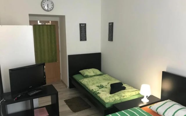 3 Bed Flat - Sleeps 20 - Smoking Room - Wifi