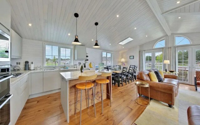 Host Stay Mahonia Lodge