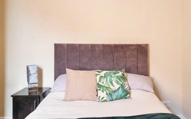 Rustic Ebony Suite with parking