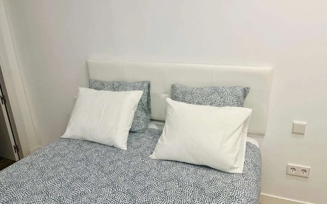 Bernabeu/ C.Universitaria Apartments