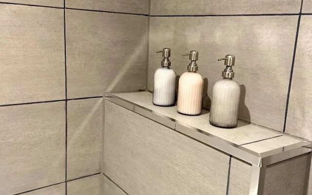 Inviting 3-bed Apartment in London