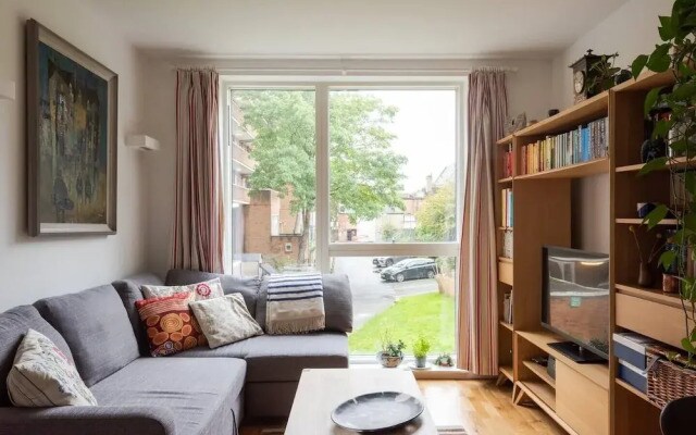 Cozy 1BR Flat in Kentish Town, Fits 2