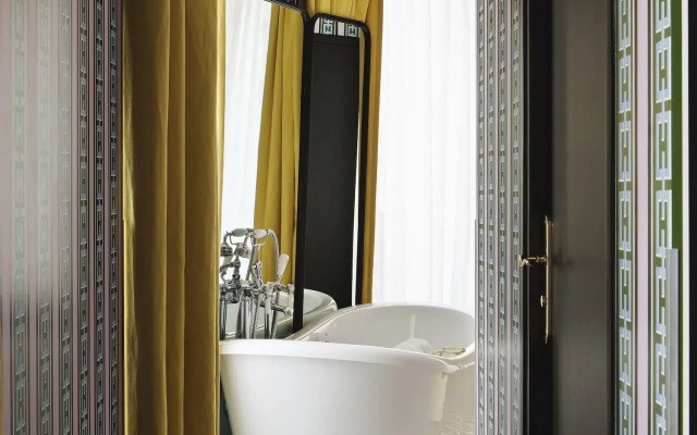 Отель Les Deux Gares and Spa