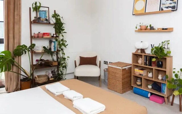 Bright 1 Bedroom Apartment in Hackney Wick With Balcony