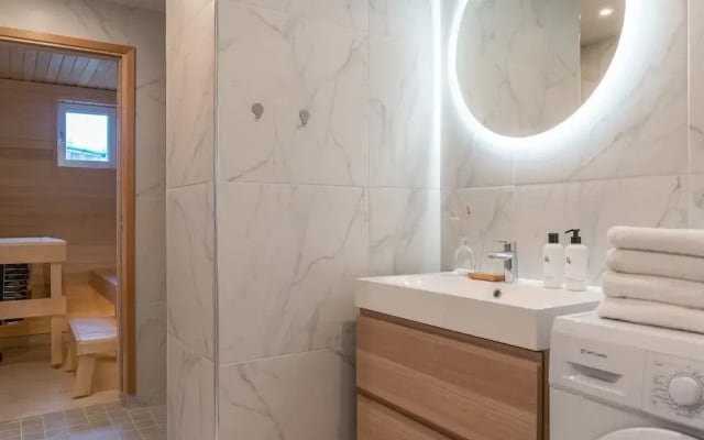 Fully renovated 3br apartment with sauna