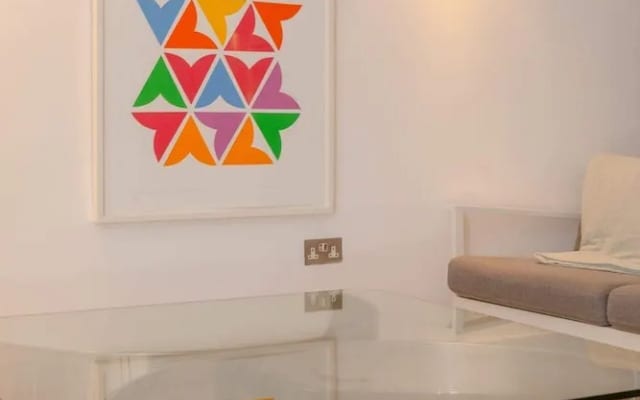 Sleek & Stylish 2BD Flat - Warren Street