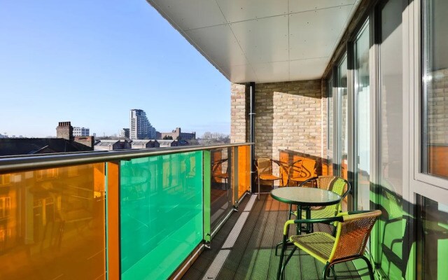 2 Bed 2 Bath flat close to underground
