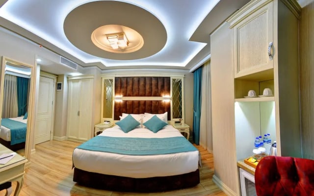 Novelty Hotel