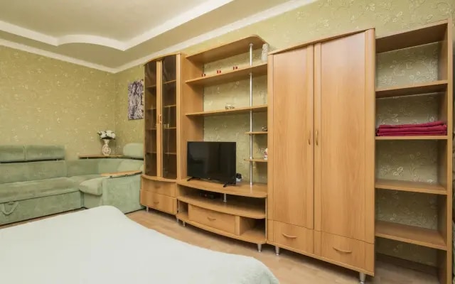 HomeHotel (ХоумОтель) на проспекте Молодежный 38к2