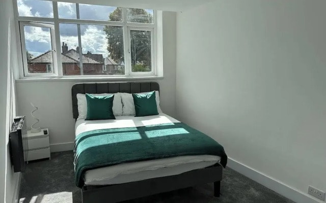 6 Guests/free Parking/old Trafford/20min City