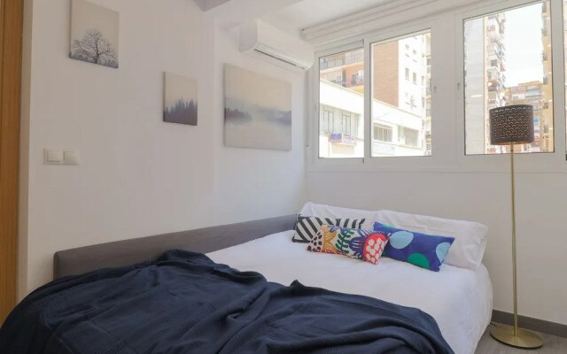 Bright Málaga Beach and Downtown Apartment