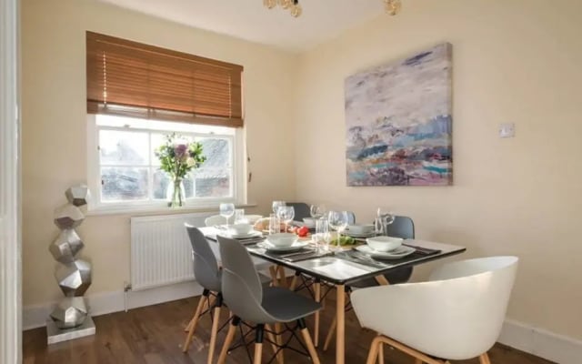 Superb Loft Apartment Steps Away From the Minster