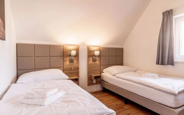 Lakeside Village (+ sauna) 27377