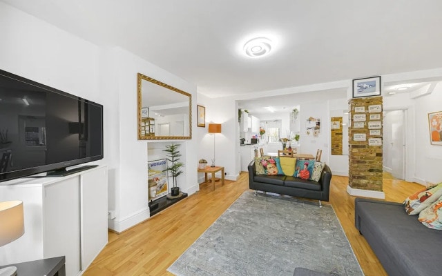 Stylish Central 2-bed Apartment With Pvt Garden