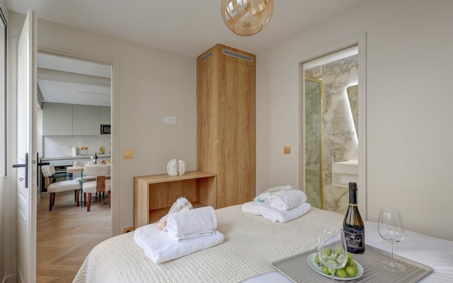 Sublime AC Apartment Eiffel Tower Champs de Mars