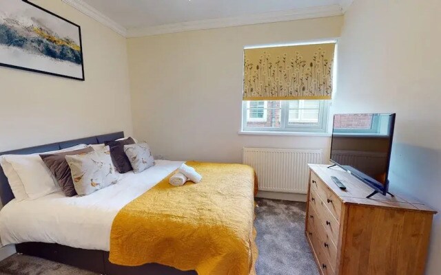 Immaculate 4-bed House in Romford