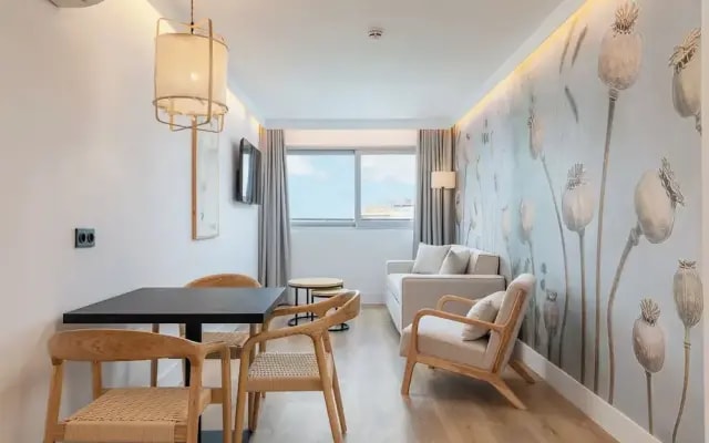 HA Aparthotel Retiro Suites