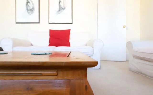 Comfortable &Bright Family Home - Imperial Wharf