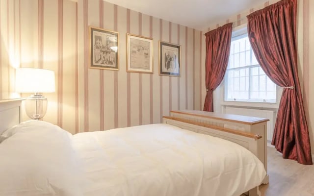 British Pad Near Earl's Court, Kens. & Hyde Park