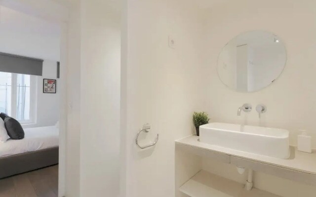 Le Marais Temple Apartment