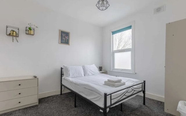 Spacious & Newly Renovated 4BD House East Ham!