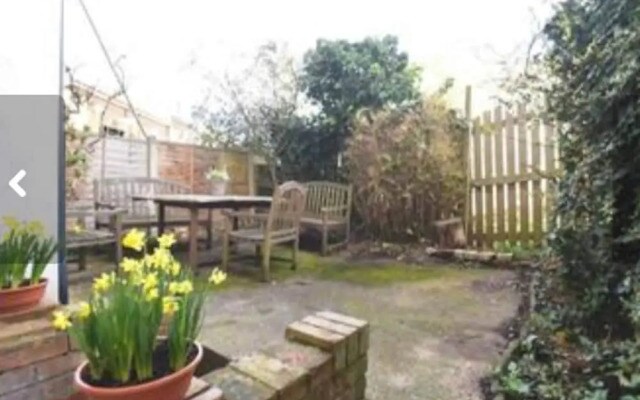 Victorian Garden Apartment in Brixton
