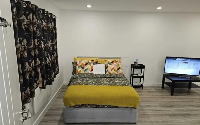 Impeccable 5-bed House in Orpington