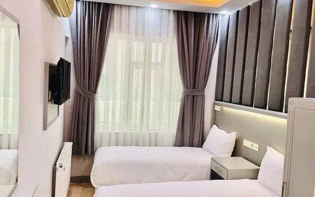 Отель Crowned Plus Hotel