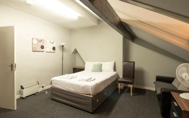 Contemporary Apartment in Manchester near Tram Station