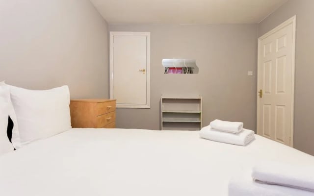 3 Bedroom House in Lewisham Sleeps 7