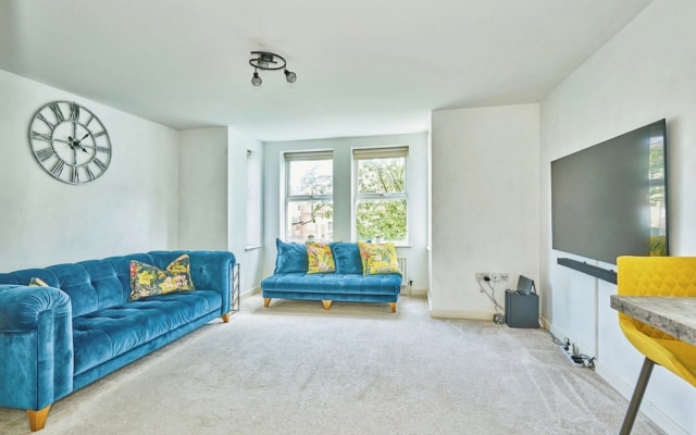 Charming 2-bedroom Flat in South Croydon