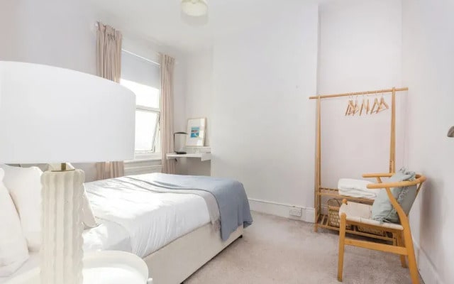 Newly Renovated Large 4-5 Bedroom House