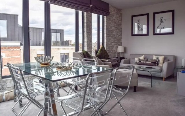 Luxurious 2 Bedroom Penthouse With Balcony