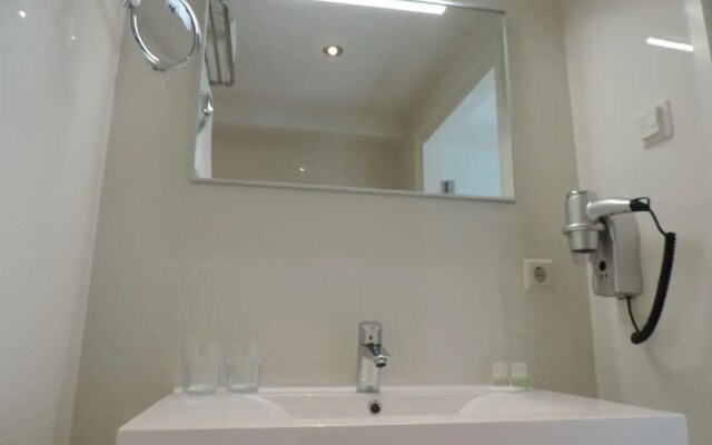 Adam Suites Hotel