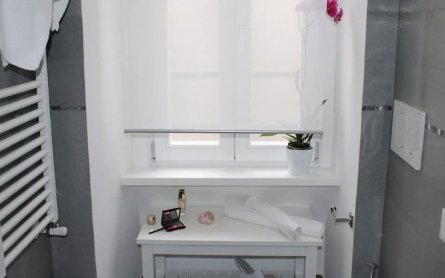 Elenoire Rooms & Suite