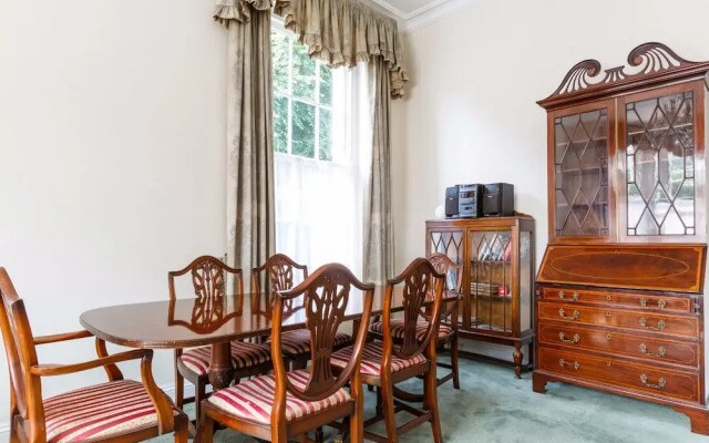 Bright, Spacious West Hampstead Flat for 4