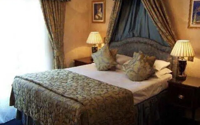 Gallery Hotel