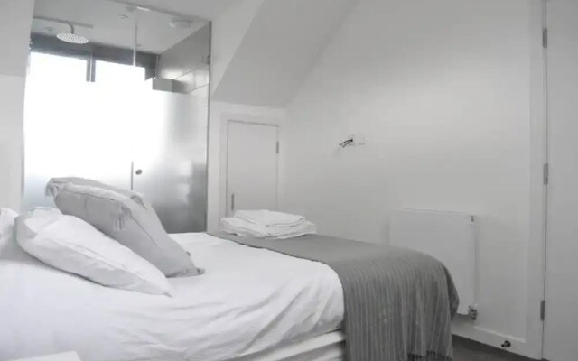 Modern 2 Bedroom Duplex Flat in Balham